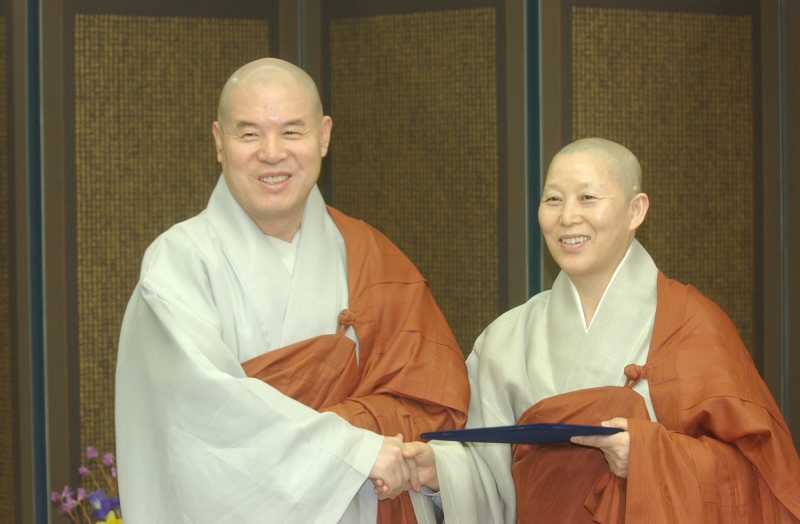 2010.03.09_용주사, 진관사 자비나눔기금 전달 (3)